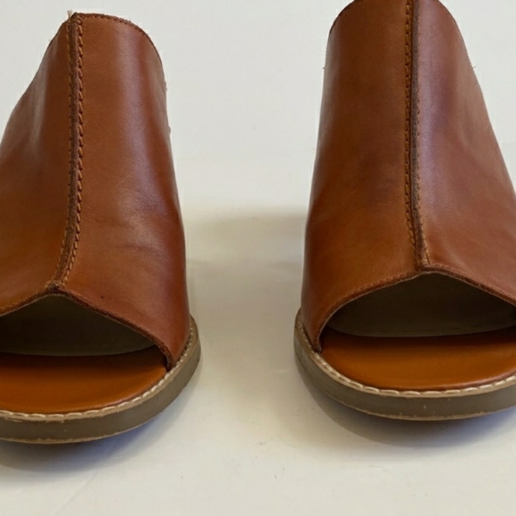 CLARKS GLACIER CHIC TAN GENUINE LEATHER MULES SZ 9.5 🌟 🌟 - Picture 5 of 11